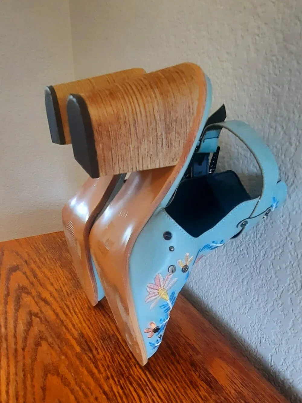 WOMEN'S LIGHT BLUE EMBROIDERED HEELED MULES (sandals) WITH ANKLE STRAP SIZE 9